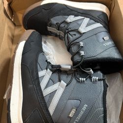 Boys Snow Boots Size 1 