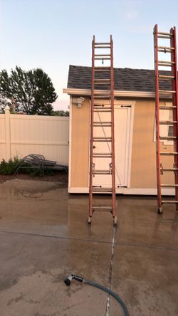 Extension ladder fiberglass 24 Ft