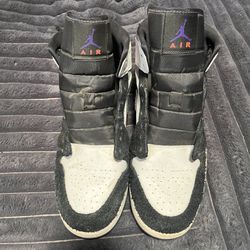 Jordan 1 Mid Size13
