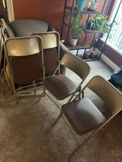 FOLDING TABLE & CHAIRS