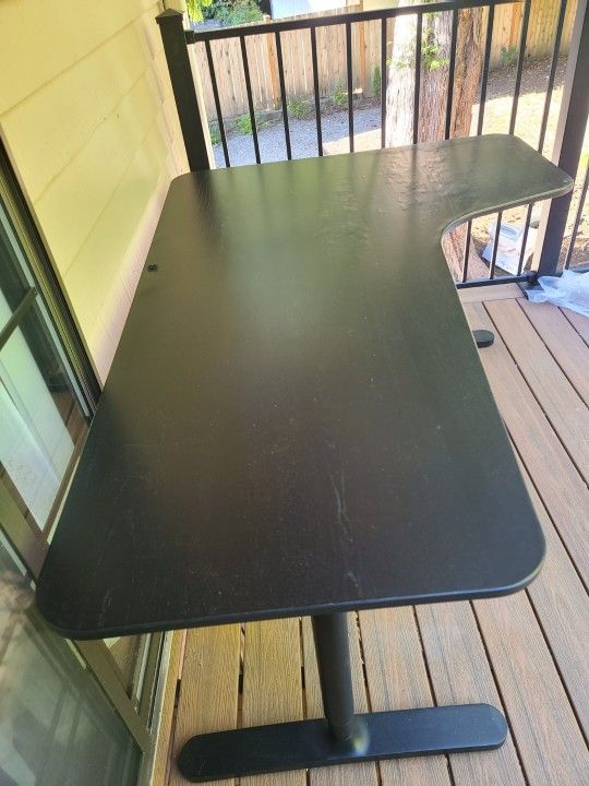 CORNER DESK