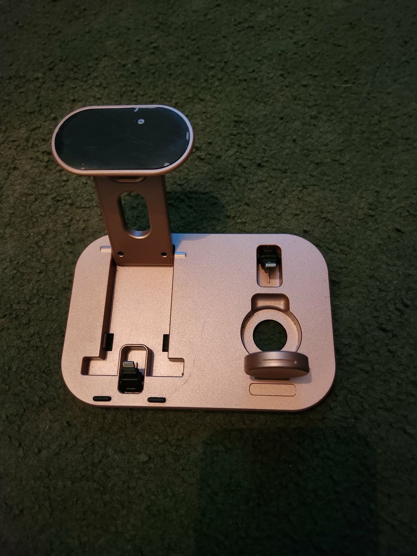 3-in-1 wireless charging station for Apple devices