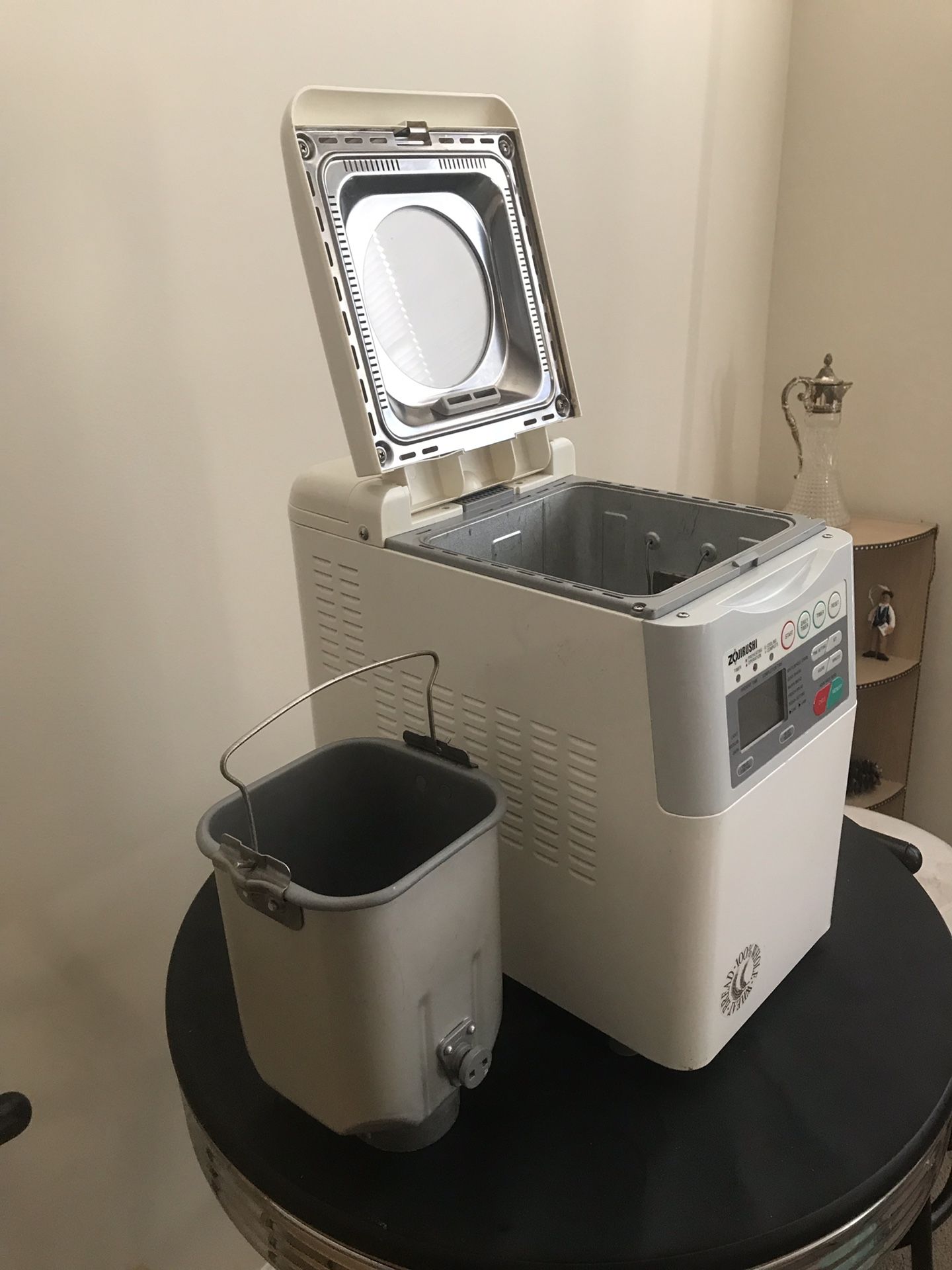 Zojirushi BBCCS15a Bread Maker Machine for Sale in Lexington, KY OfferUp