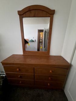 Wood bedroom set/ make a offer