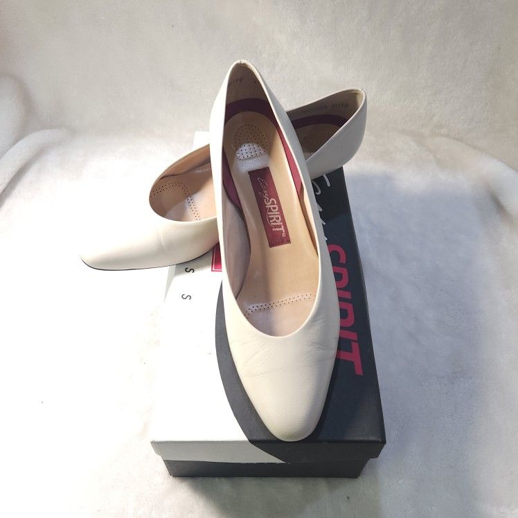 Easy Spirit Women's Leather Heels Cream Size 7.5