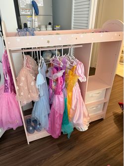 Dress up closet