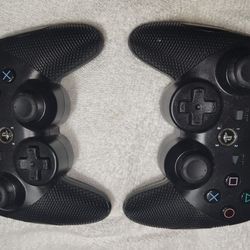 A Pair Of PS3 Wireless Controllers Without Dongles