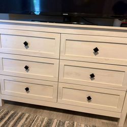Dresser White