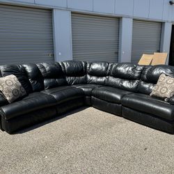 Beautiful Black Leather Sectional Sofa-Bed and Recliner! 🚚 ***Free Delivery***  