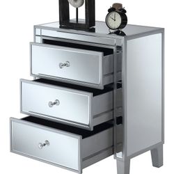 Convenience Concepts Gold Coast - Large side table with 3 cajones, plated / mirror color