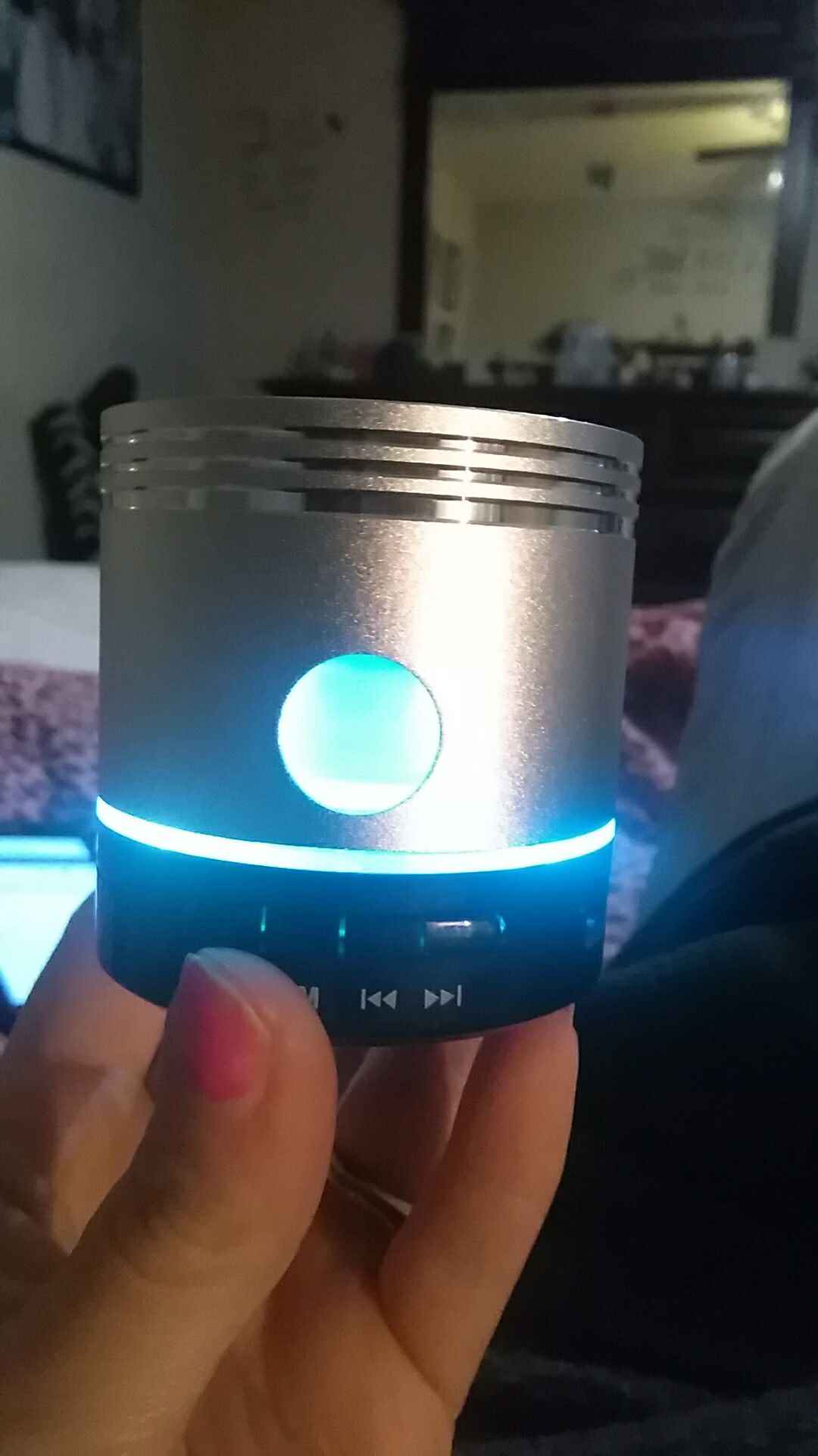 Bluetooth speaker takes SD card lights up w/ radio