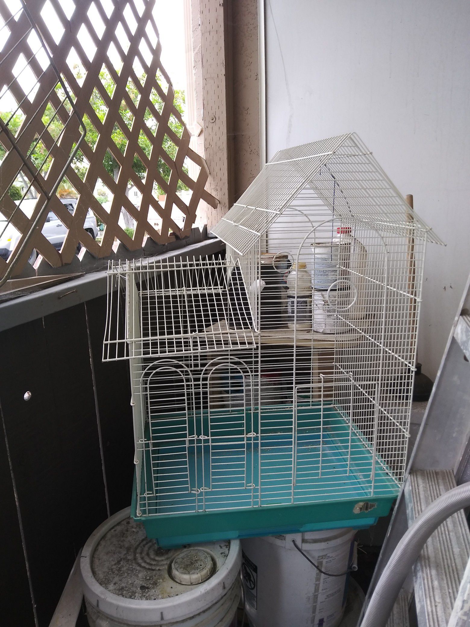 Bird cage very nice, very good condition.