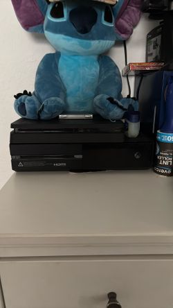 XBOX AND PS4 (NEED CORDS)