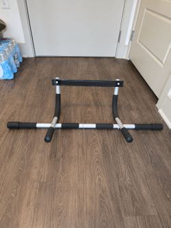 Multi-Grip Doorway Pull-Up Bar