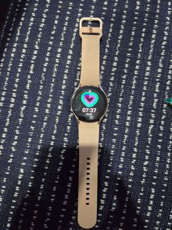 Galaxy Watch 5, pink gold.