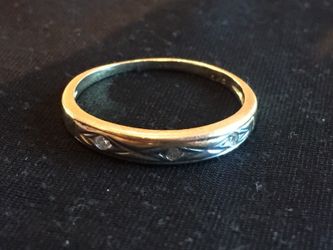 14k solid gold nice 3 stone size 6 1/2
