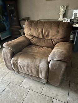 Electric Over Sized Recliner Couch
