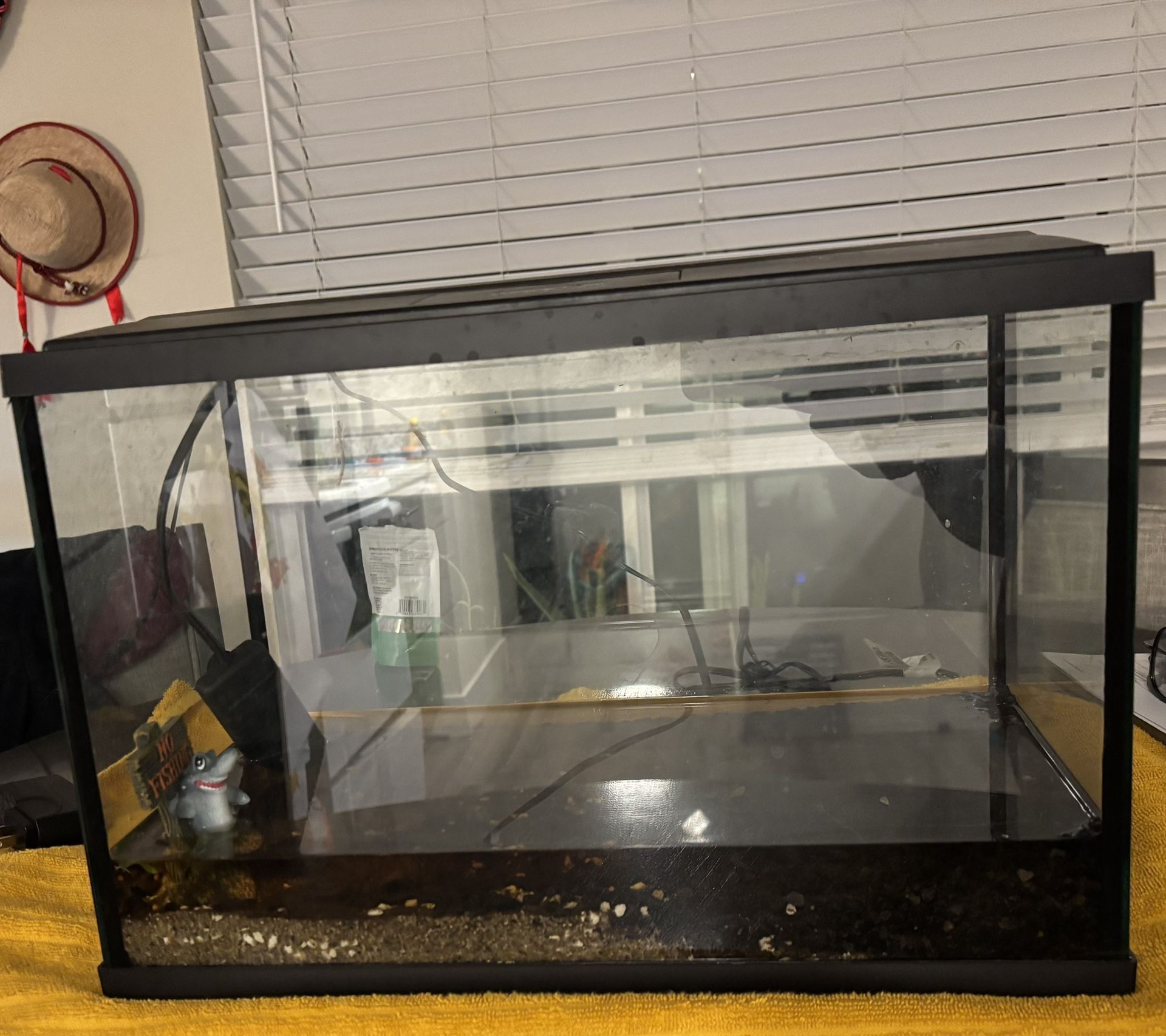 5.5 Gallon Fish Tank
