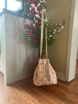 Knitted bucket bag