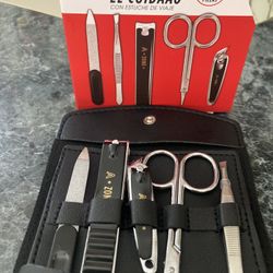 Grooming Essentials With Travel Case  (6 Pieces) New