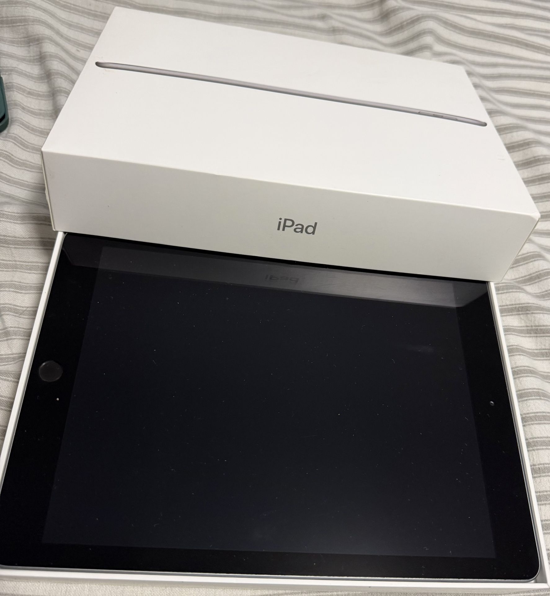 iPad 6th Generation, 128gb