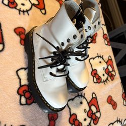doc Martin’s size 7 Ladies
