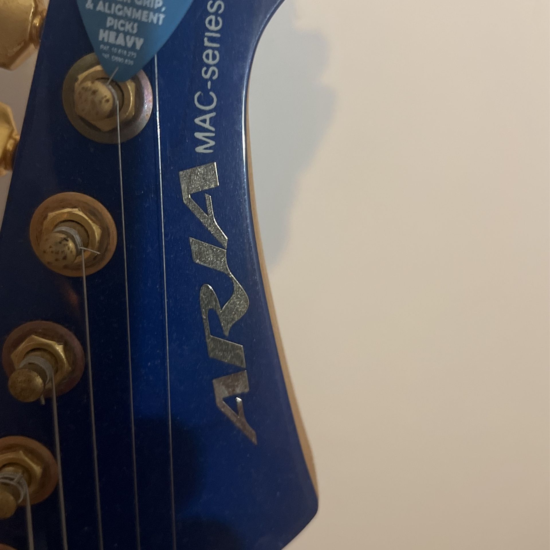 Airias Guitar Old ?