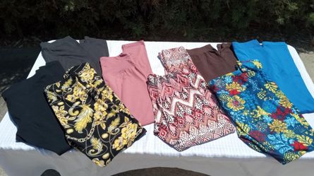 WOMEN'S LARGE AND ONE SIZE LEGGINGS BUNDLE ALL FOR $5