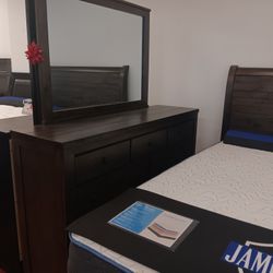 *Summer Closeout Sale!!!*---Stellar Peter Queen Bed/Dresser Sets---Now $699!!!---Delivery And Financing😎