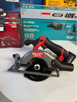 Saw Milwaukee m12 and battery