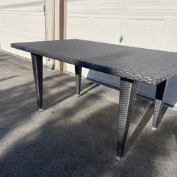 Wicker Table 