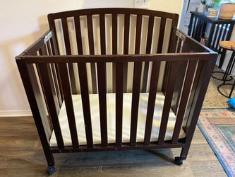 Collapsible & Convertible Mobile Mini Crib