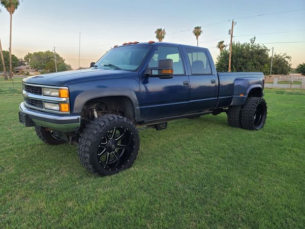 2000 Chevy silverado 3500 dually 4x4 for Sale in Goodyear, AZ - OfferUp