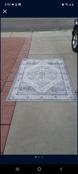 Honeybloom Grand Villa Taupe Medallion Area Rug,