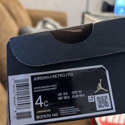 Jordan’s 4 Retro size 4
