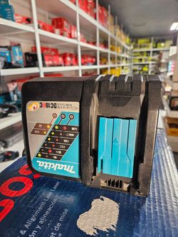 MAKITA 18V FAST CHARGER NEW