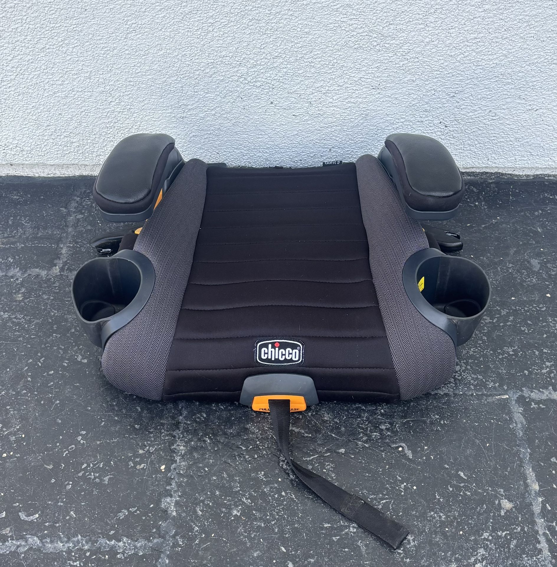 LIKE NEW CHICCO BOOSTER SEAT!!