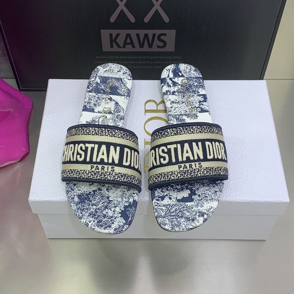 Electric embroidery flat slippers