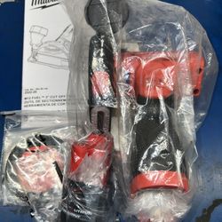 Milwaukee M12 Fuel Cut Off Wheel Tool 2.5h Battery W/ Accessories  Kit 