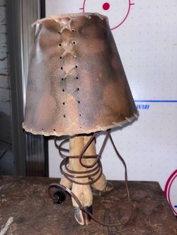 Deer hoof lamp