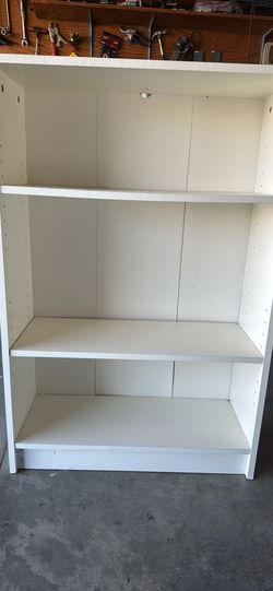 Bookcase with 2 shelves