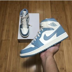 Jordan 1 Mid UNC