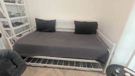 Day Bed with 2 twin Mattress.