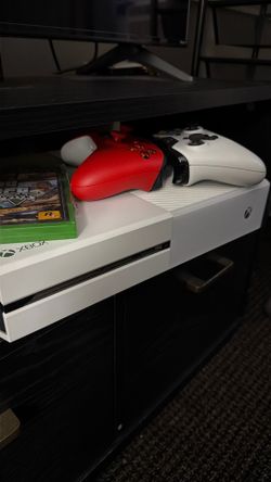 Xbox One Bundle – 2 Controllers, GTA 5 & Cables Included