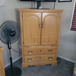 Dresser/ Hutch Set