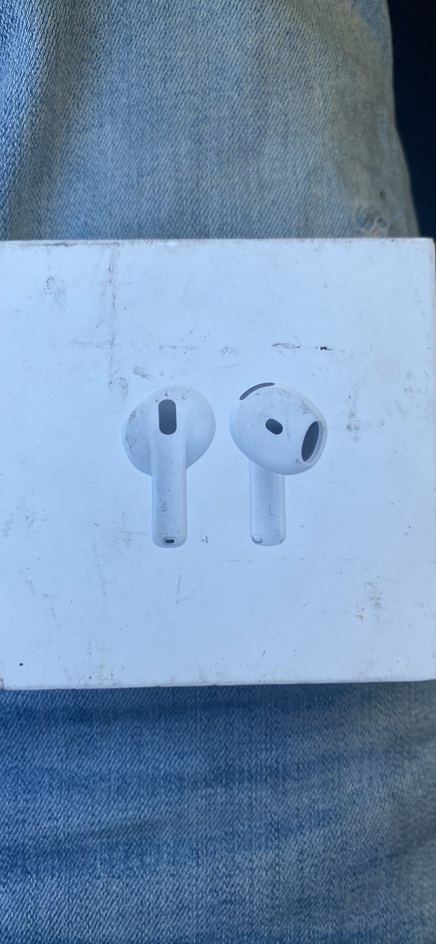 AirPod 4s Apple