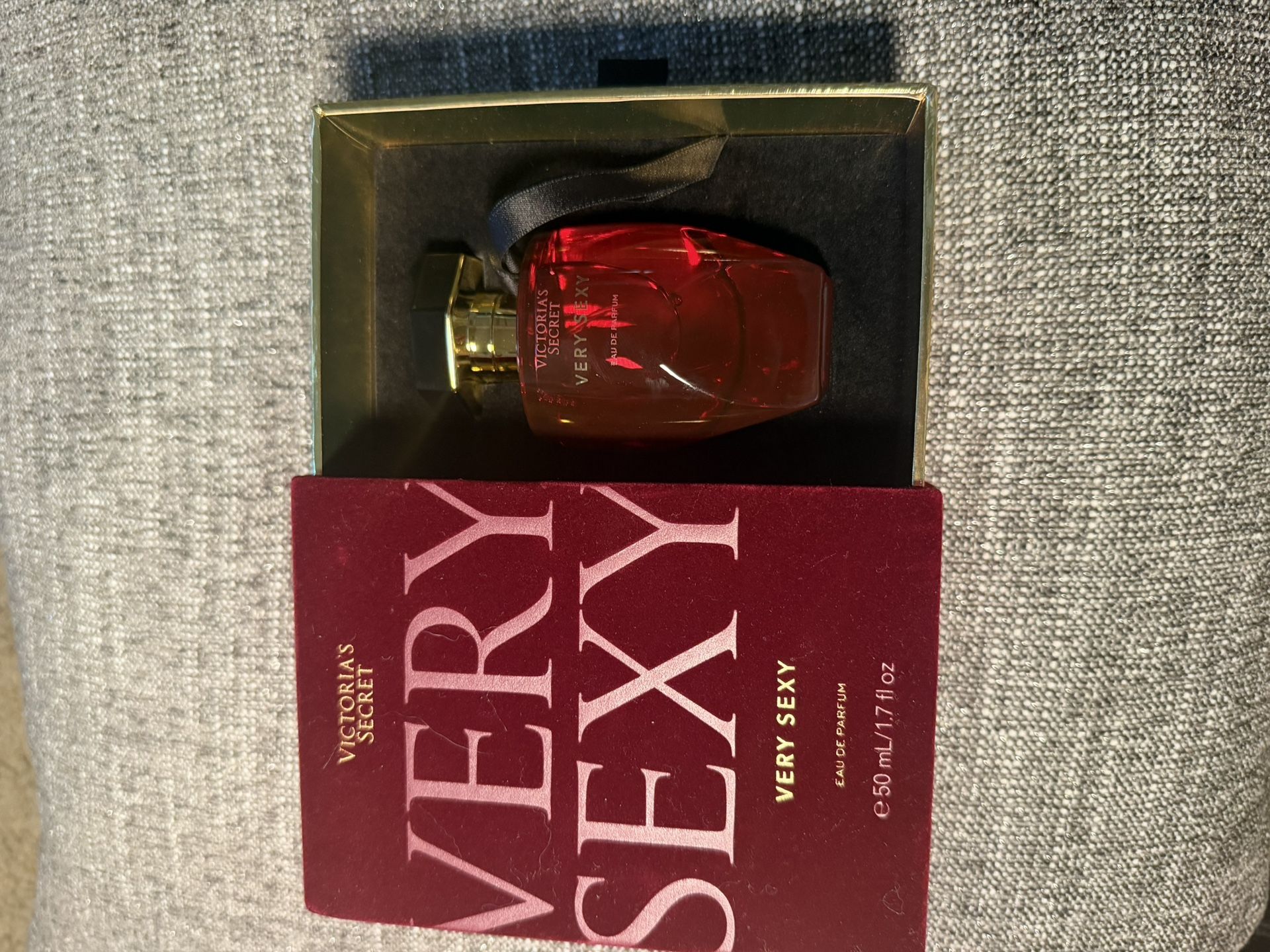 Two FULL Very Sexy VS Eau De Parfum