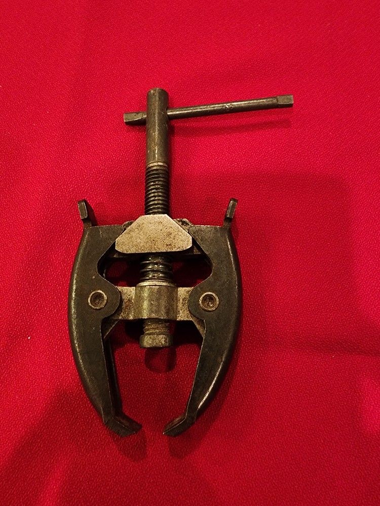 Vintage battery terminal puller