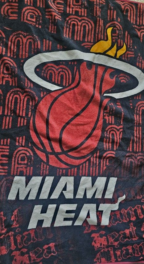 New Miami Heat Black/Red Throw Blanket - 4 Ft 9 In X 3 Ft 7 In