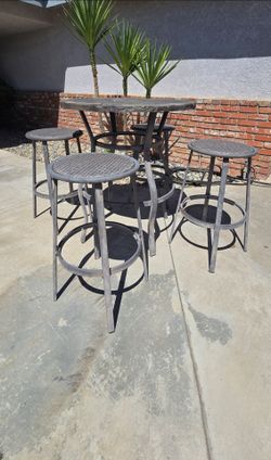 Out door table and chairs